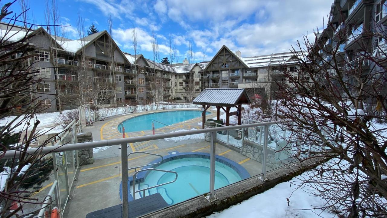 Aspens On The Mountain Ski In Out Whistler Exterior photo